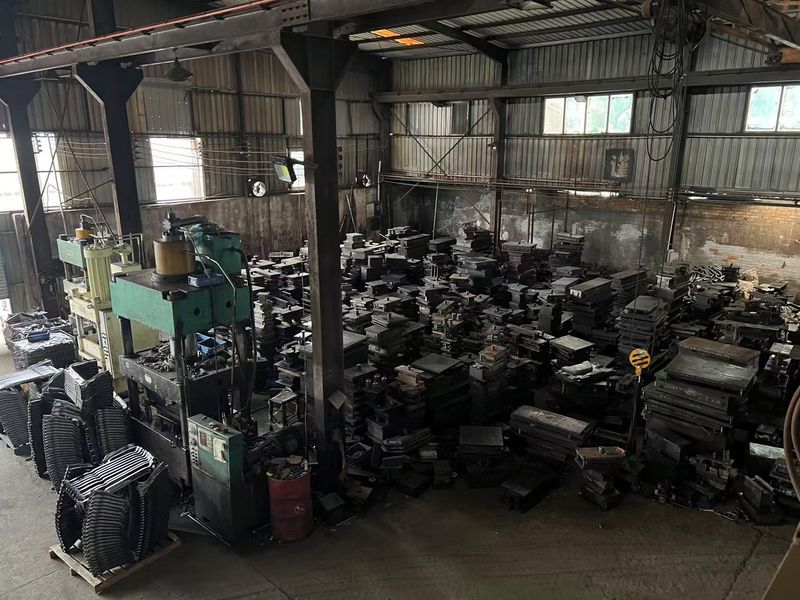 Yimi (Guangzhou) Automotive Parts Co, Ltd línea de producción del fabricante