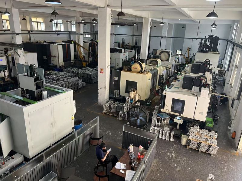 Yimi (Guangzhou) Automotive Parts Co, Ltd línea de producción del fabricante