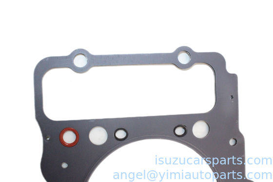 El motor de la ISUZU 4HG1-N tiene una tapa de cilindro.