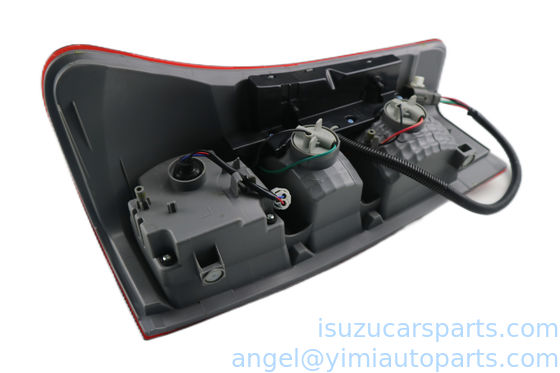 La luz de la parte trasera de la ISUZU DMAX 2012