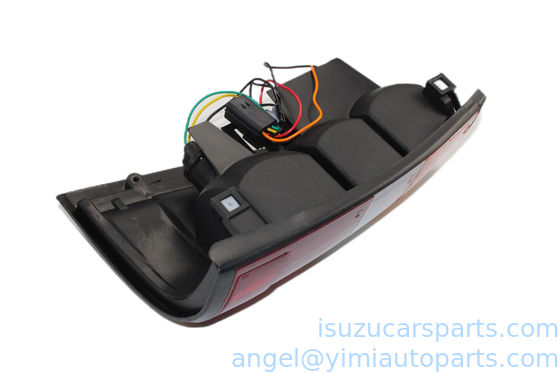 La luz de la parte trasera de la ISUZU TFR17