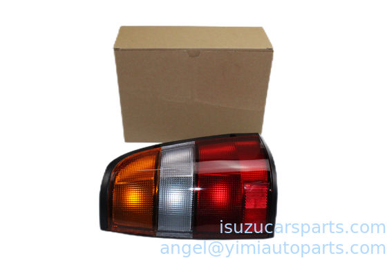 La luz de la parte trasera de la ISUZU TFR17