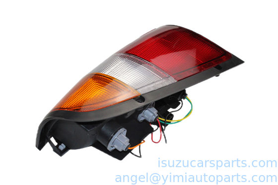 La luz de la parte trasera de ISUZU