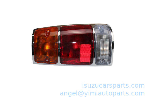 La luz de la parte trasera de la ISUZU UCR TFR2000