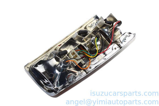 La luz de la parte trasera de la ISUZU UCR TFR2000
