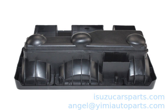 La luz de la parte trasera de la ISUZU 700P es de 24 V.