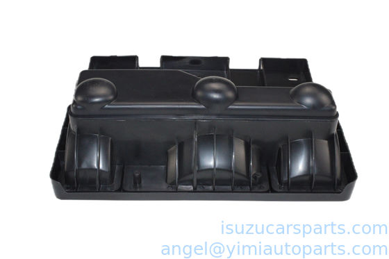 La luz de la parte trasera de la ISUZU 700P es de 24 V.