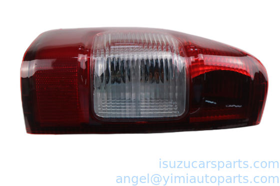 La luz de la parte trasera de la ISUZU