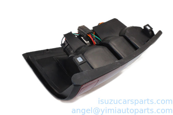 La luz de la parte trasera de la ISUZU TFR98