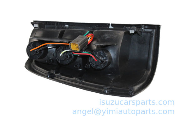 La luz de la parte trasera de la ISUZU TFR98