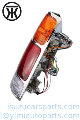 La luz de la parte trasera de la ISUZU UCR TFR2000